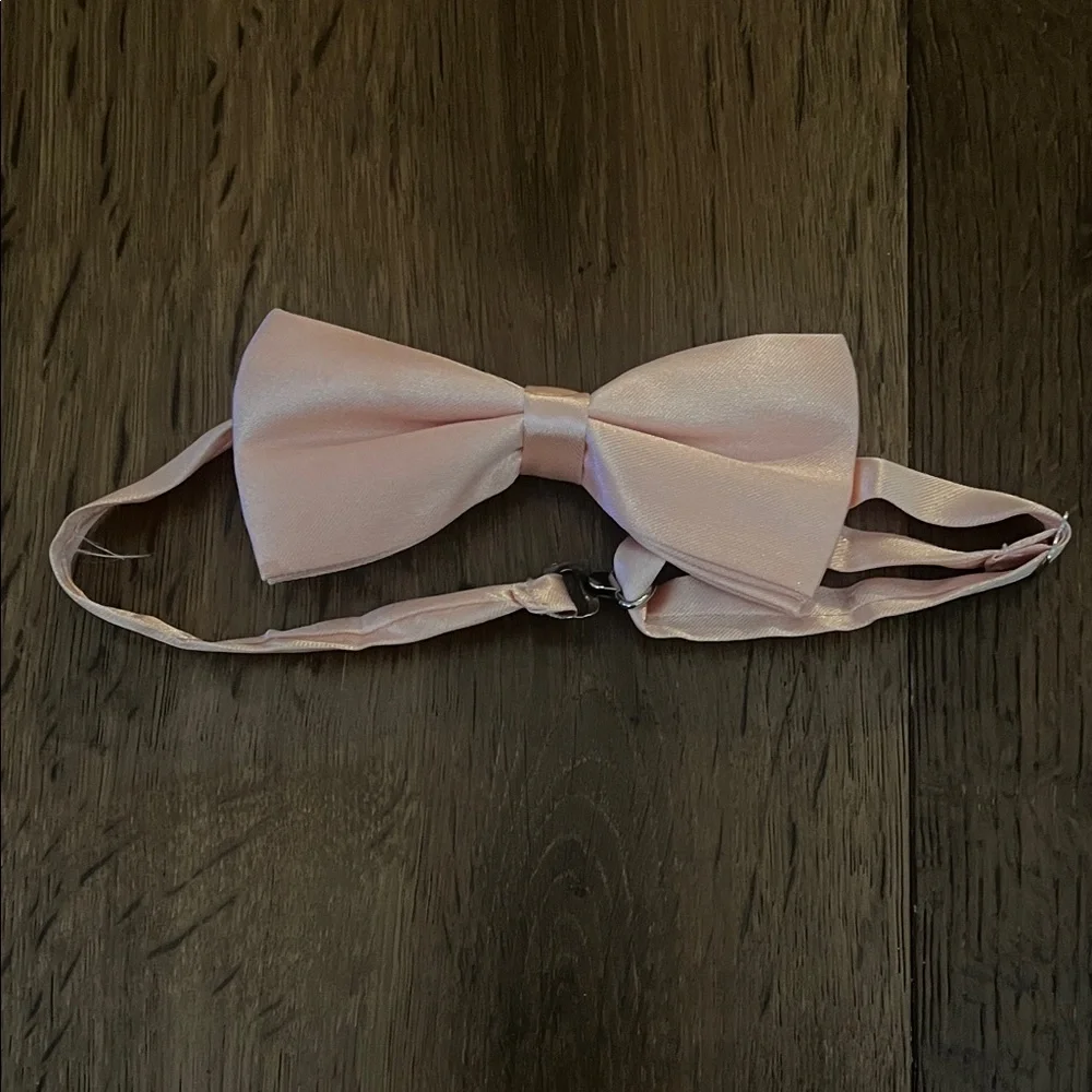 Elegant coral salmón Kids Bow Tie, adjustable, great condition